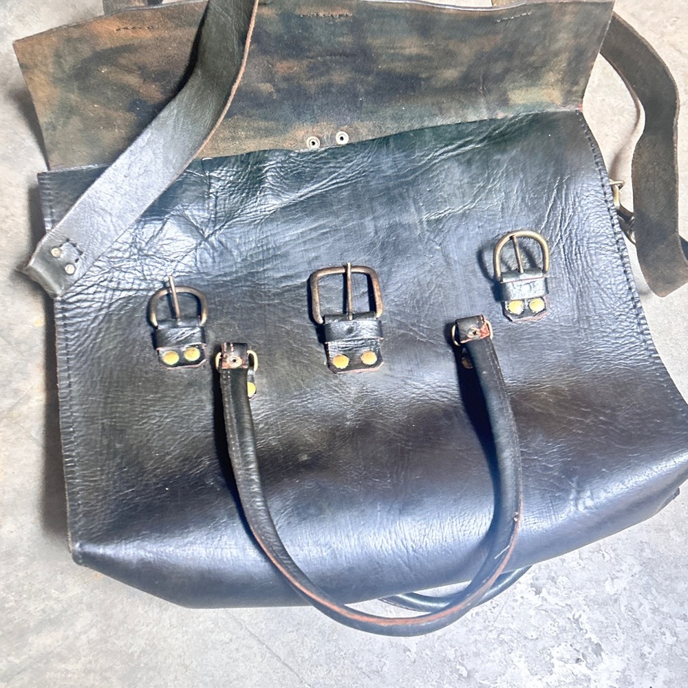 Big Black Leather Satchel Messenger Bag with Buckle Straps & Long Shoulder Strap - Picture 6 of 9